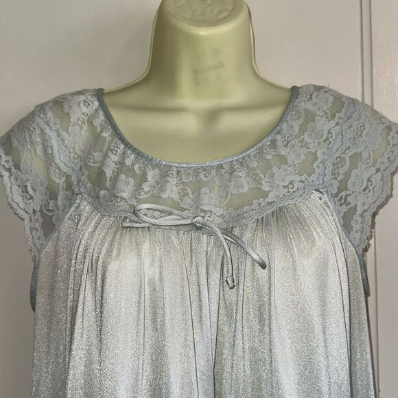 Vintage Gilead light baby blue long nylon cap sleeve nightgown with lace at neck - Picture 2 of 8